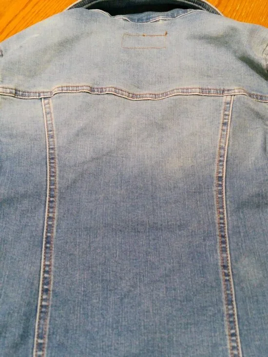 CLOTHING - Picture 3 of 6